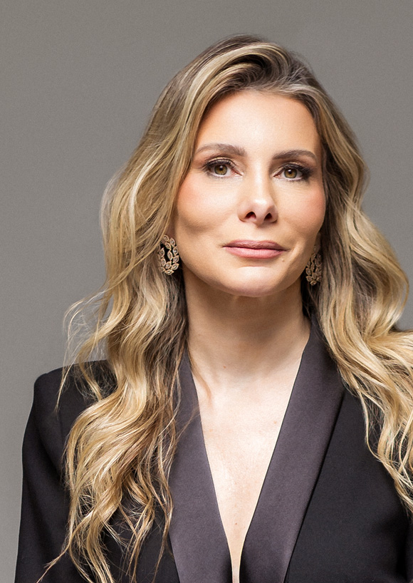 Dra. Paula Scaranto, advogada e especialista em Direito Sistêmico, entrevistada da Revista Angel